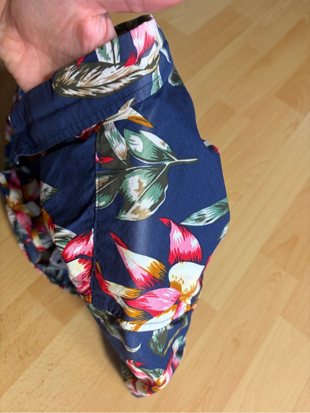 Wildfang Essential Camp Button Up Shirt in Hawaiian Floral Small FLAWED - Picture 7 of 7